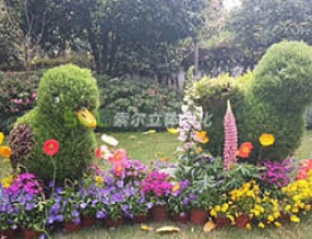 擺POS的小型動物綠雕，各顯神通